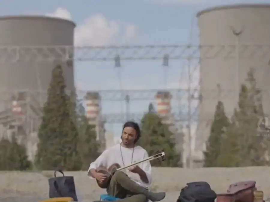 WATCH: Iranian musician performs in front of power plant amid Tehran's 'human-chains' request and Trump's threat