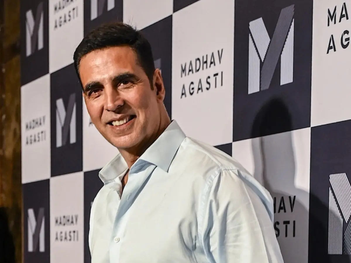 Akshay Kumar takes a brief break after undergoing eye surgery Akshay Kumar takes a brief break after undergoing eye surgery
