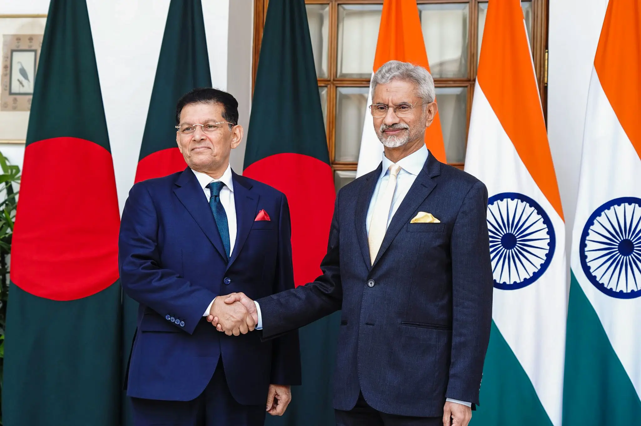 Bangladesh FM raises Sheikh Hasina's extradition request in meet with EAM Jaishankar, India bats for 'constructive' engagement