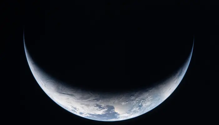 Artemis II photos: Orion on 'halfway' mark between Moon and Earth