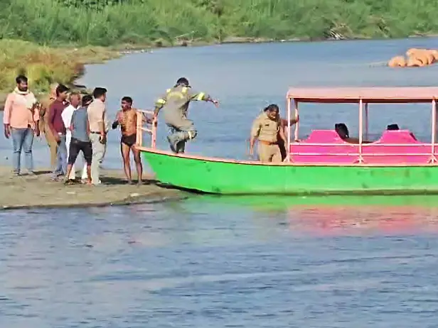 Mathura boat tragedy: 10 dead, several missing after vessel capsizes in Yamuna Mathura boat tragedy: 10 dead, several missing after vessel capsizes in Yamuna
