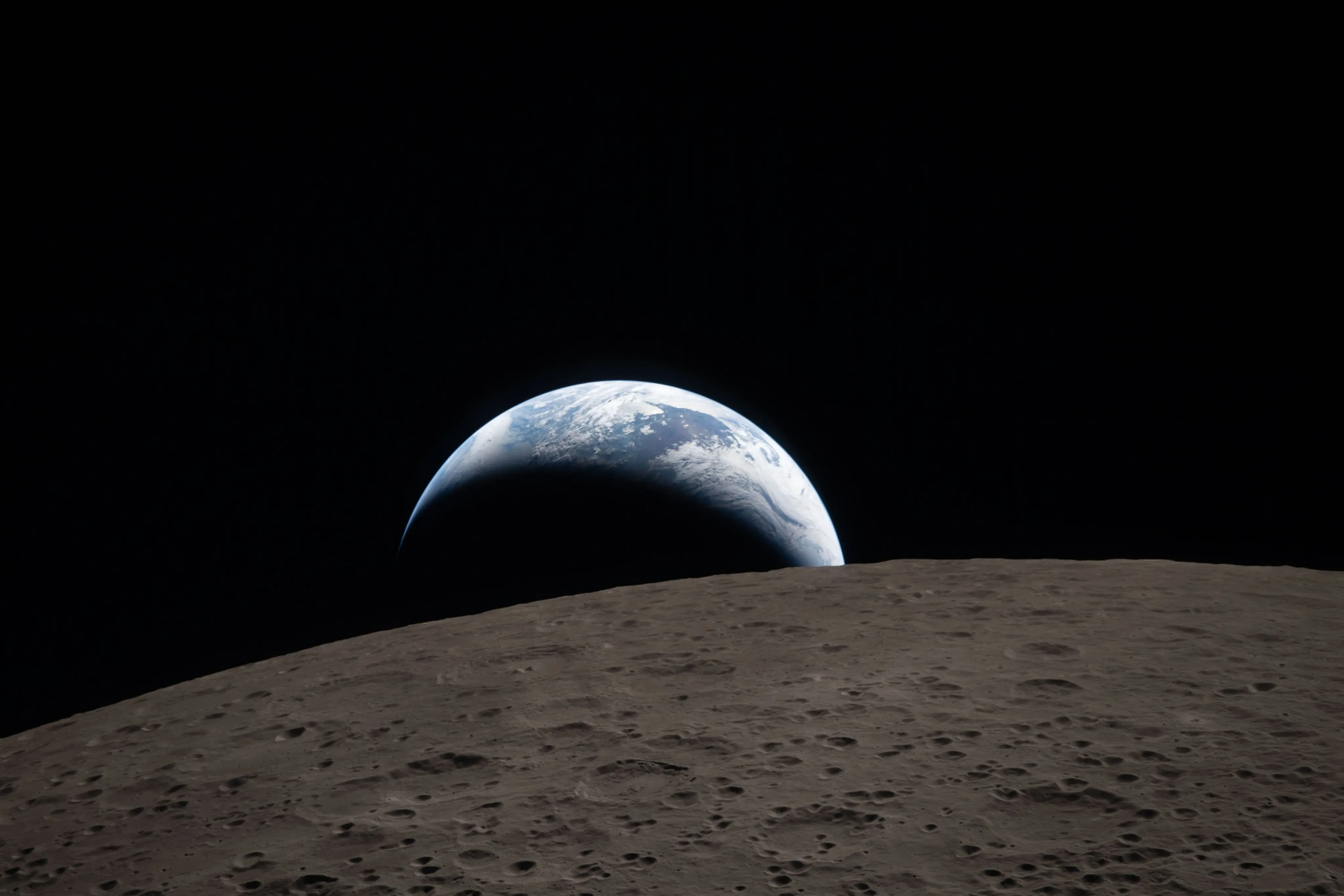 The stunning ‘Earthset’ image