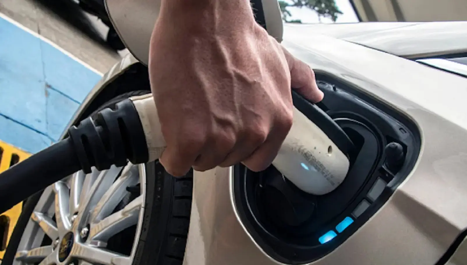 Delhi govt’s draft EV Policy bans petrol 2-wheelers from 2028, waives 100% road tax for electric vehicles