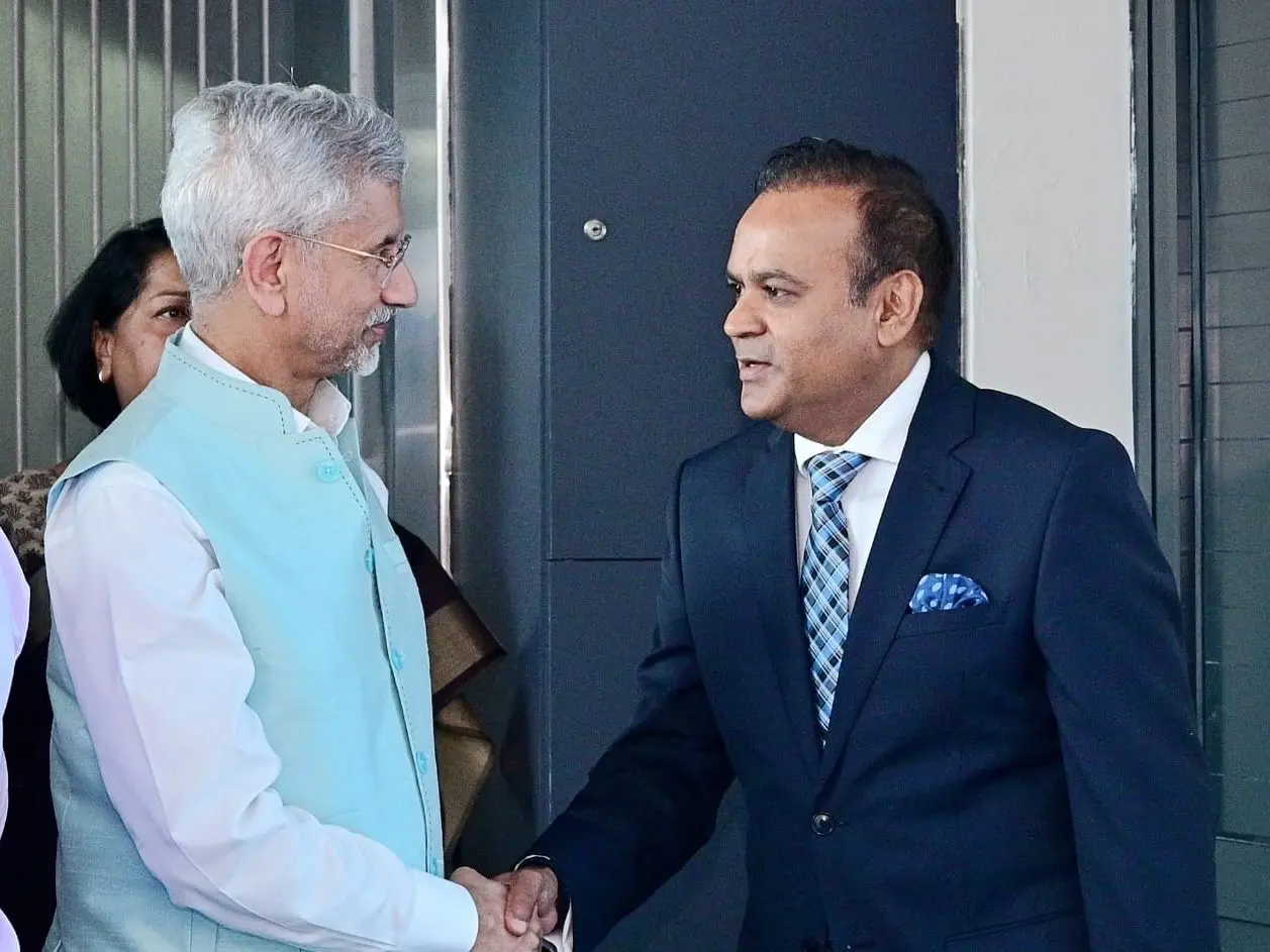 India to supply 1.2 million tonnes of petroleum products to Mauritius, says FM Dhananjay India to supply 1.2 million tonnes of petroleum products to Mauritius, says FM Dhananjay