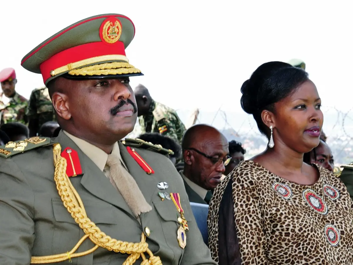 „Gebt eine Milliarde Dollar und die schönste Frau“: Ugandas Armeechef ...