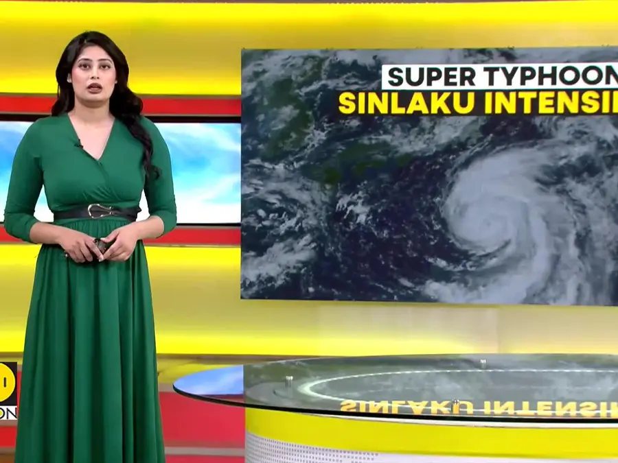 Super Typhoon Sinlaku Intensifies, Targets Mariana Islands 