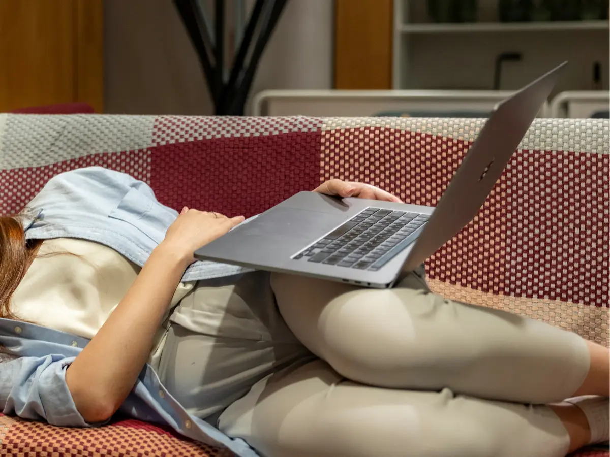 Unhappy with her salary, woman naps for 5 hours at work and eats boss' chocolate