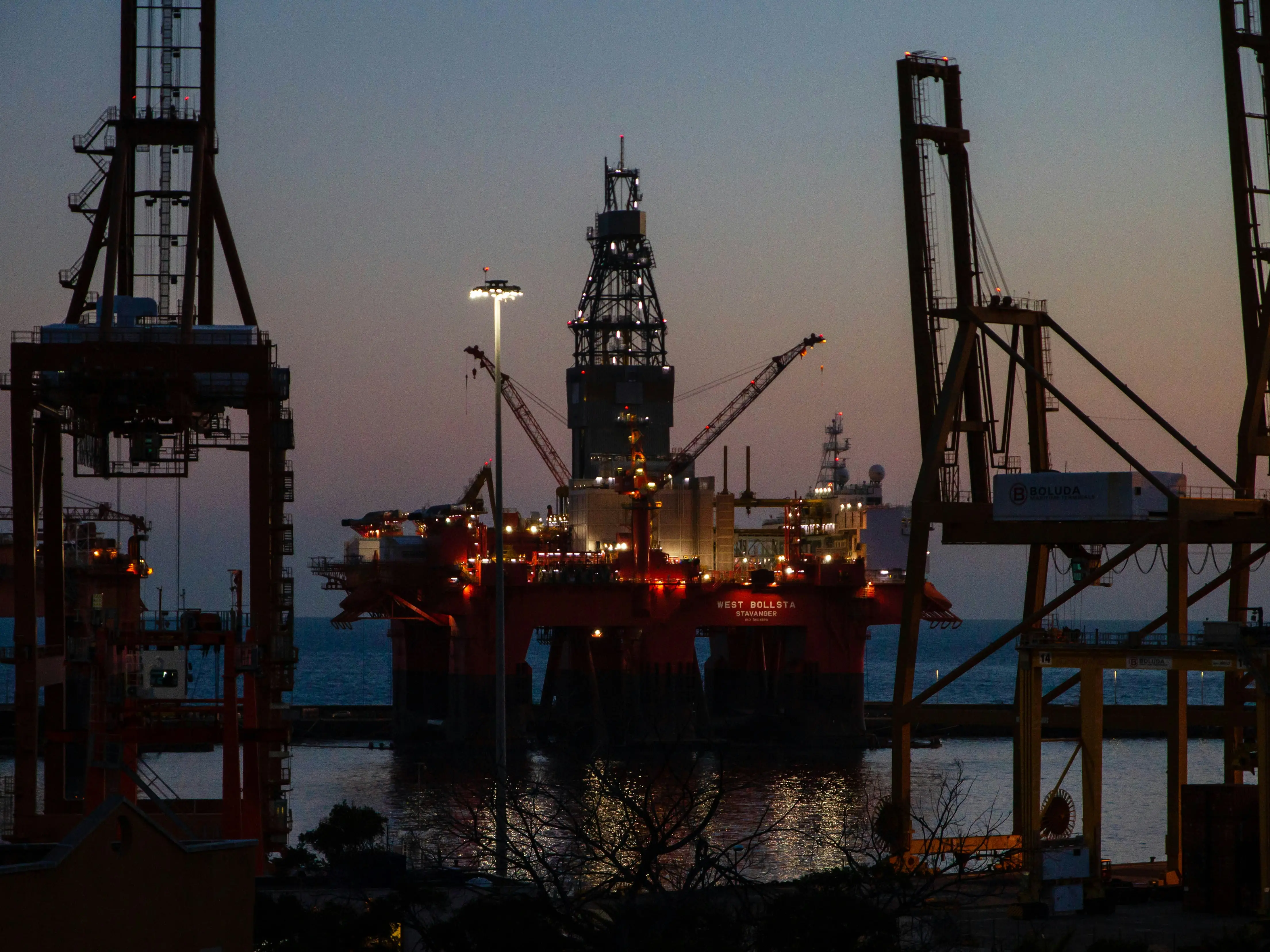 From surplus to shortage: Iran tensions push global oil market into deficit - Report From surplus to shortage: Iran tensions push global oil market into deficit - Report