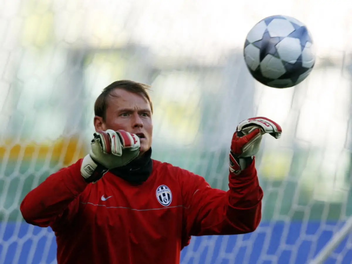 Who was Alex Manninger, former Arsenal goalkeeper who died in train accident Who was Alex Manninger, former Arsenal goalkeeper who died in train accident