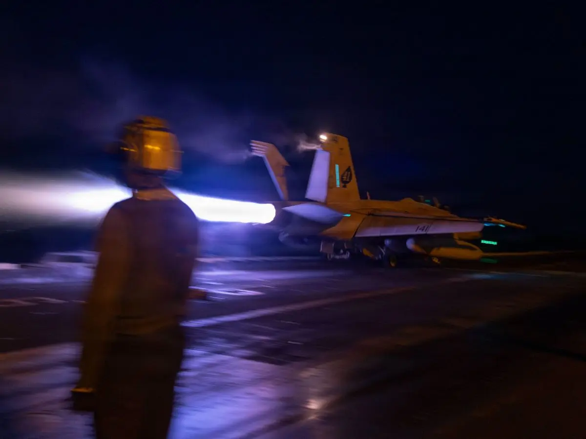 How does USS Abraham Lincoln’s flight deck crew communicate without words in high-risk operations?