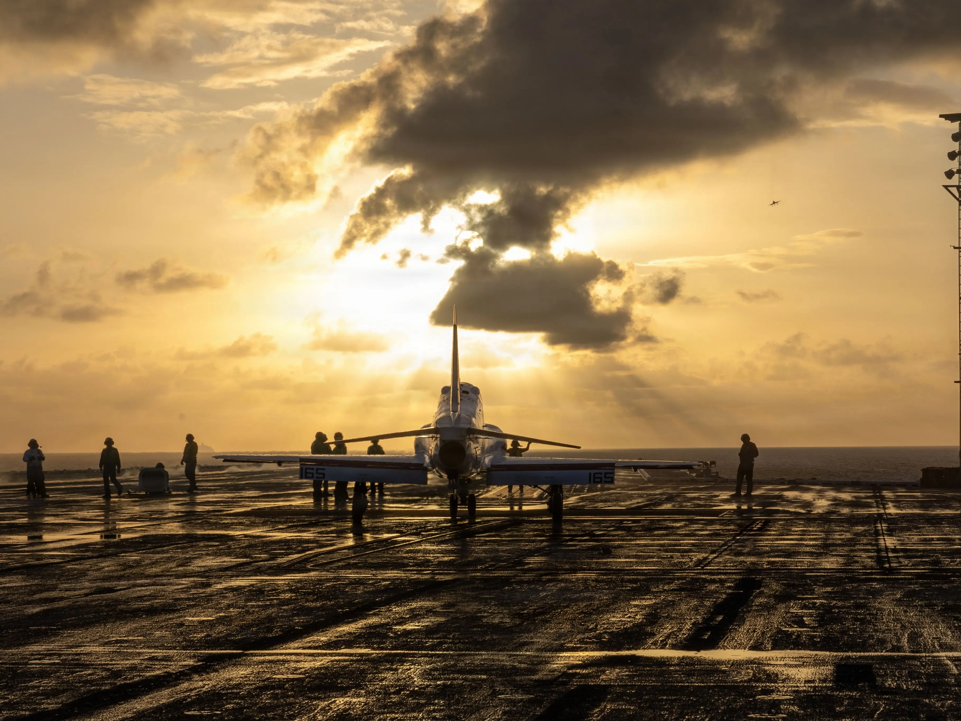 Why USS Abraham Lincoln is known as a billion-piece war machine with 4 core tasks. What are they?