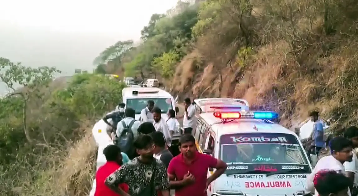 Tamil Nadu tragedy: 8 killed as van falls off Valparai cliff; PM Modi condoles deaths