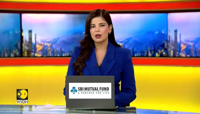 Israeli Settlers Block Palestinian Children's School Path, Fire Tear Gas at Them 