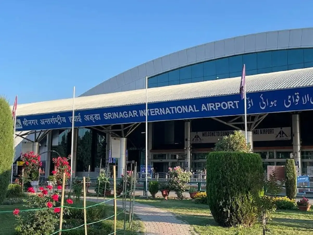 US national detained at Srinagar International Airport for carrying satellite phone US national detained at Srinagar International Airport for carrying satellite phone