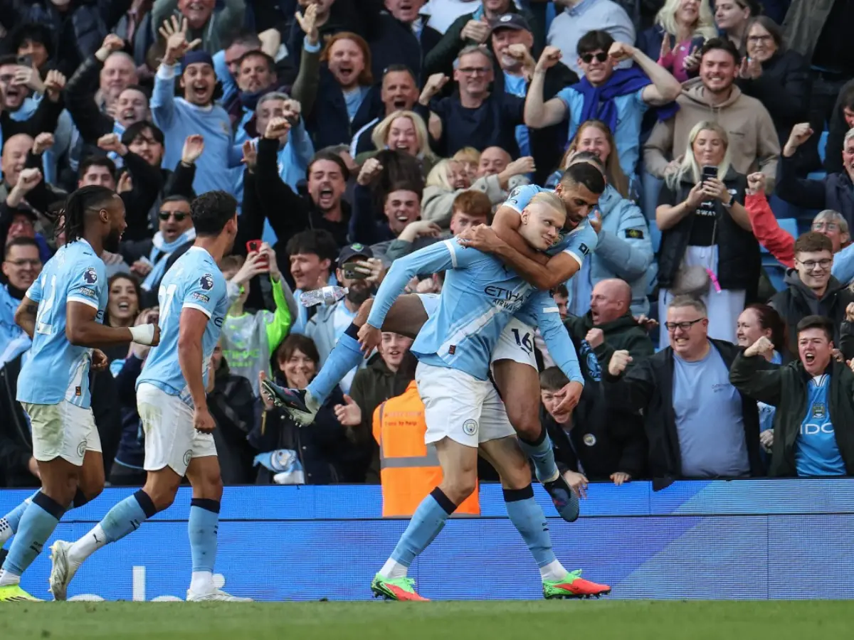 Premier League title race set for grandstand finish as Man City beat Arsenal in crunch contest Premier League title race set for grandstand finish as Man City beat Arsenal in crunch contest