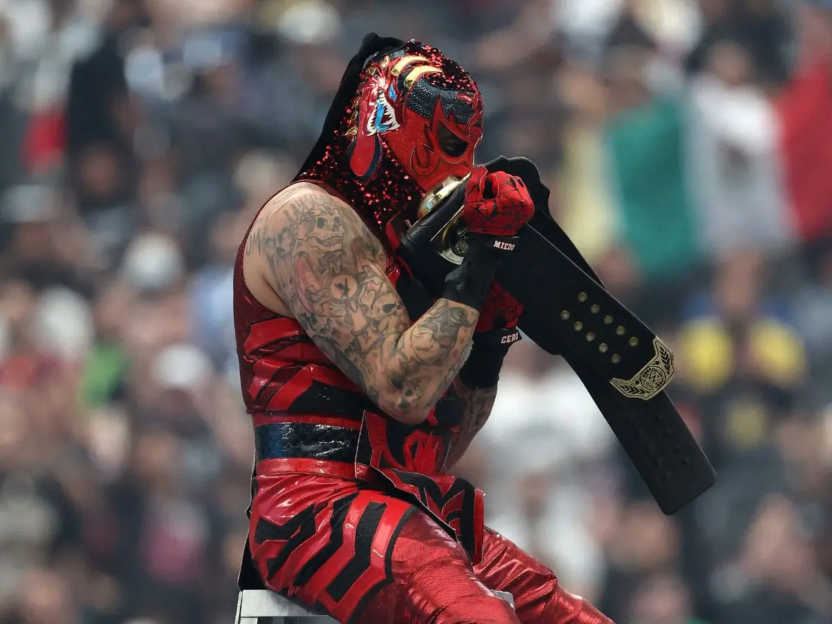 Penta retains Intercontinental title in six-man ladder match