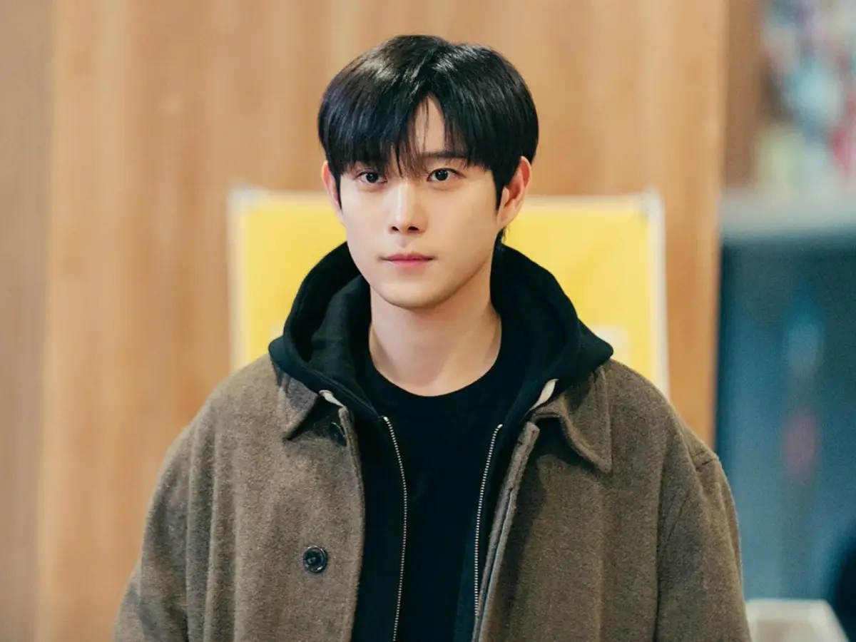 Extraordinary You actor Kim Young Dae enlists for military service