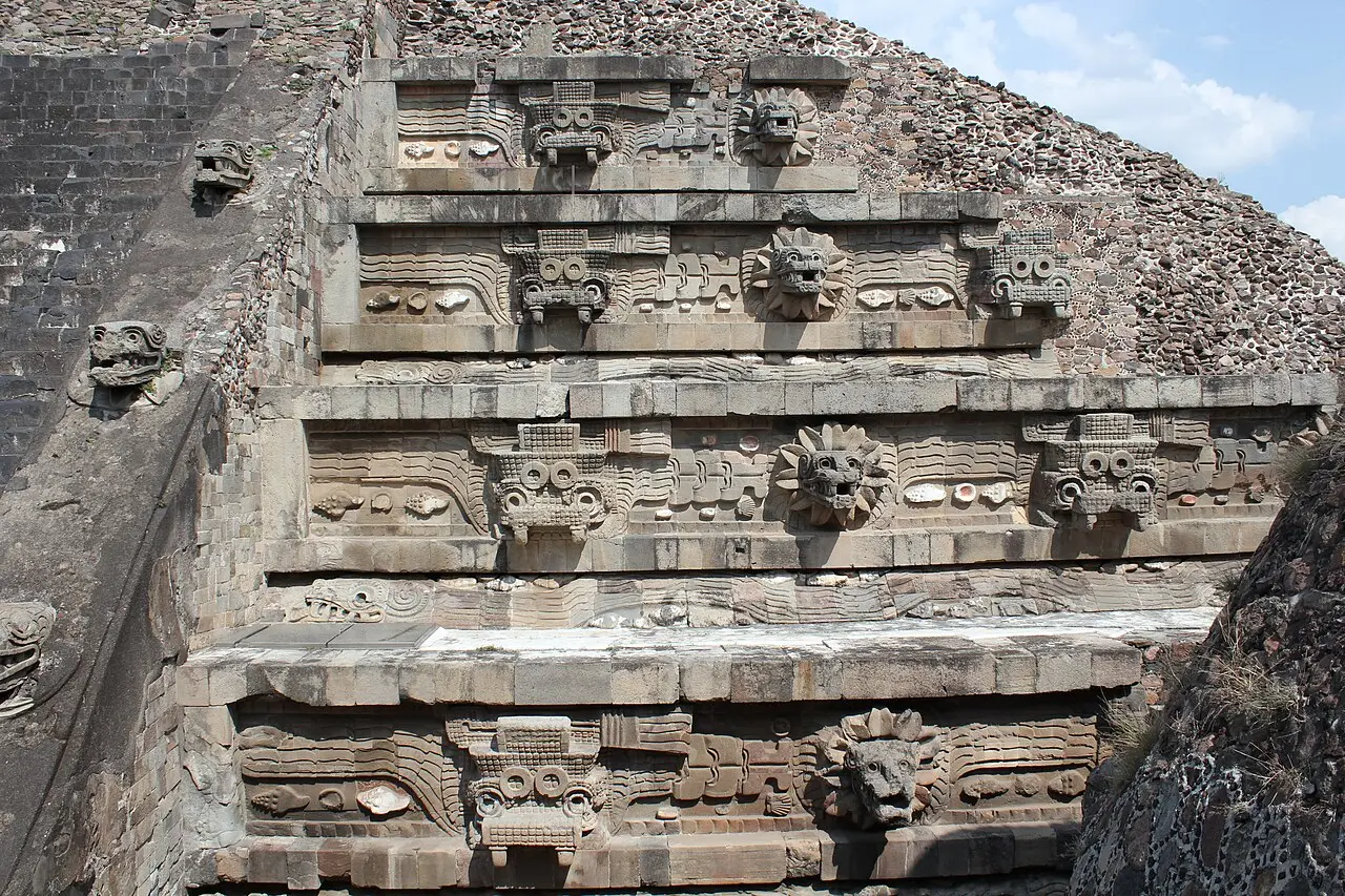 Aztecs, Teotihuacanos, Romans and human sacrifices to Gods