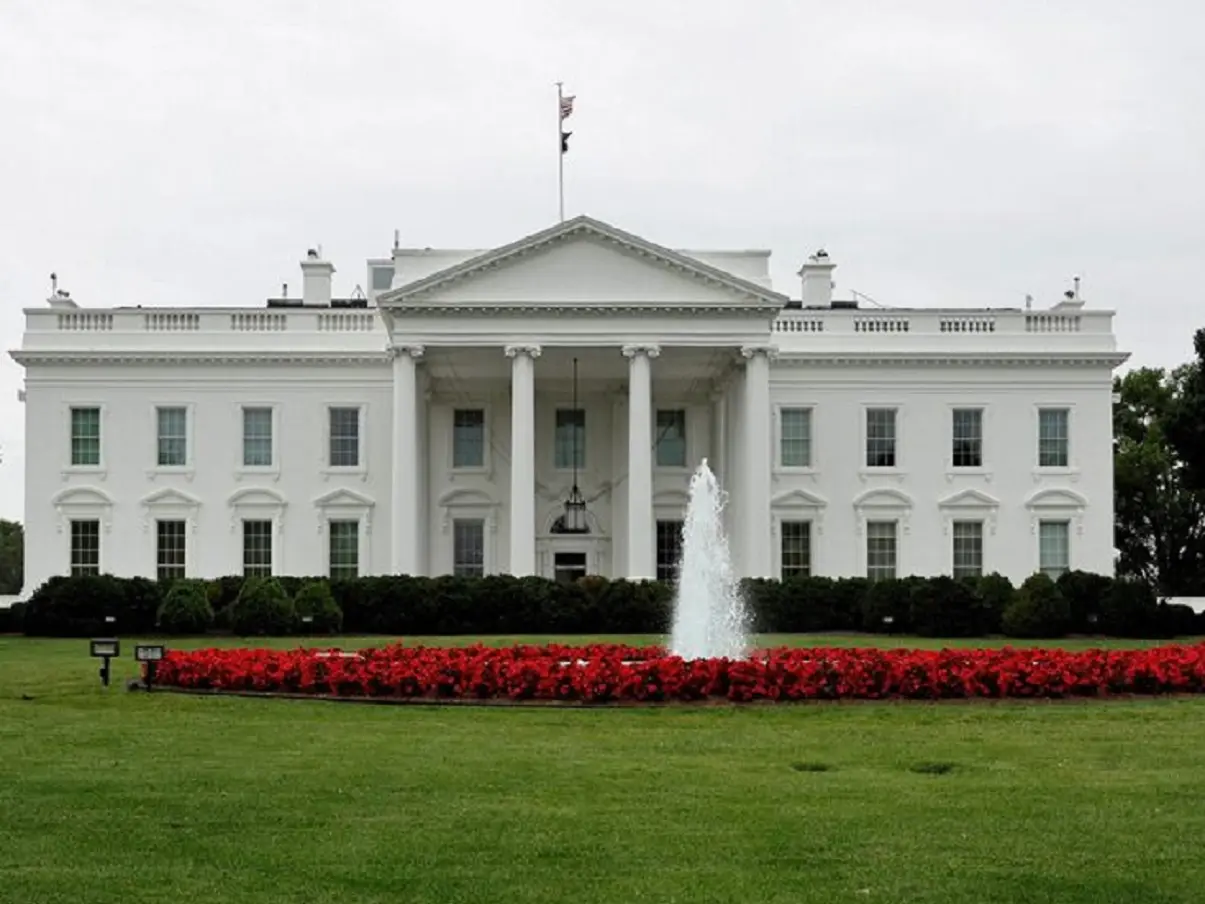 White House security alert forces press evacuation from outdoor positions by Secret Service White House security alert forces press evacuation from outdoor positions by Secret Service