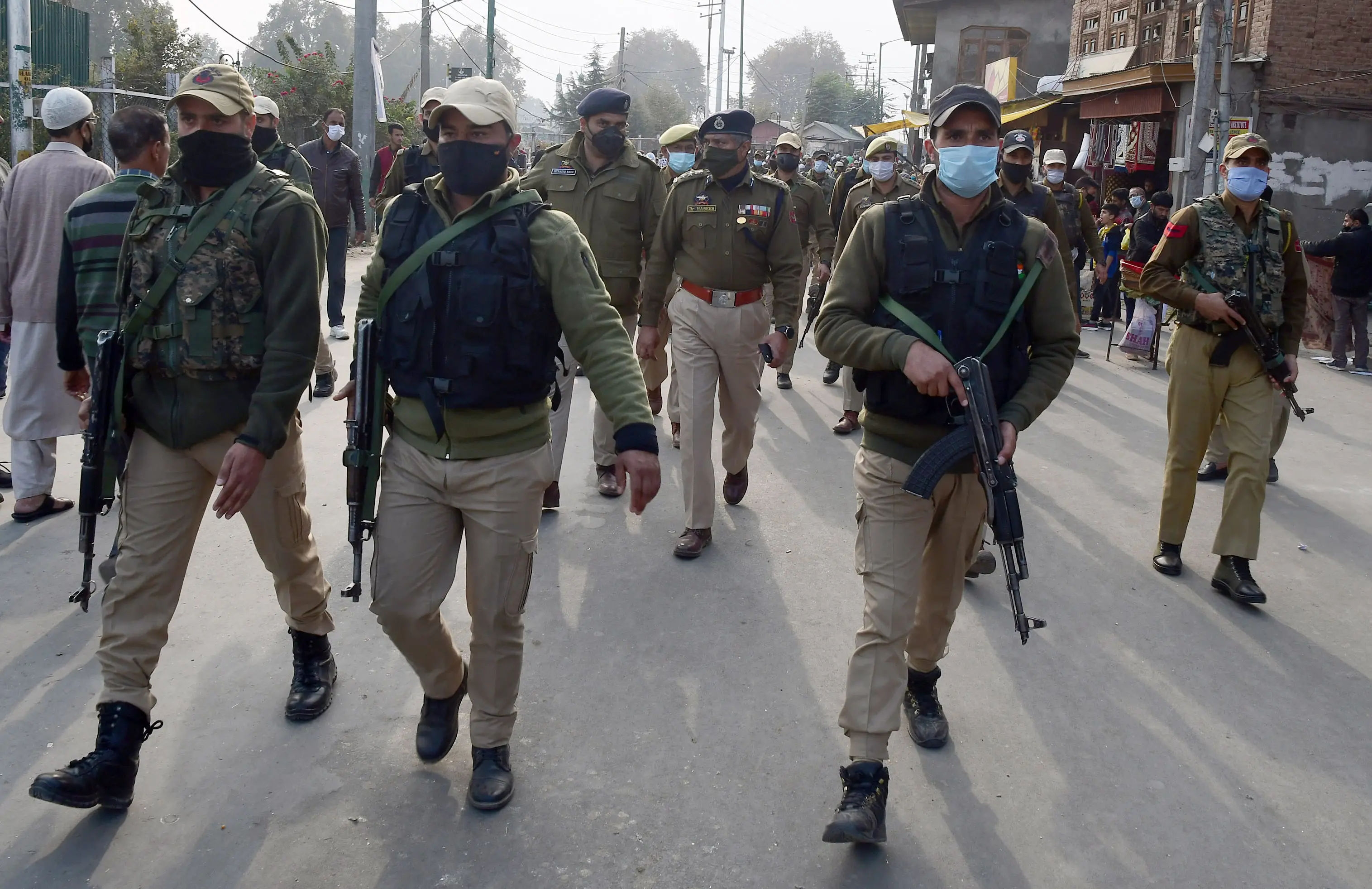 Four OGWs, including woman, arrested in Srinagar’s Hazratbal; arms and ammunition recovered
