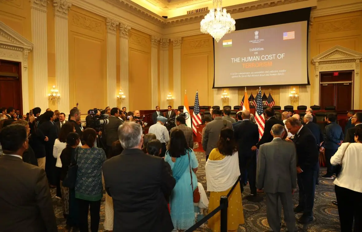 Bipartisan Attendance in a Partisan City