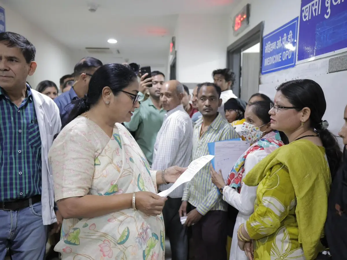 Rekha Gupta conducts surprise hospital check, issues key order