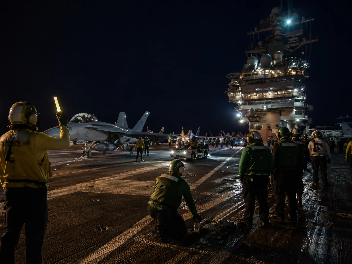 'Ghost ship': Why the USS Abraham Lincoln looks completely invisible at night