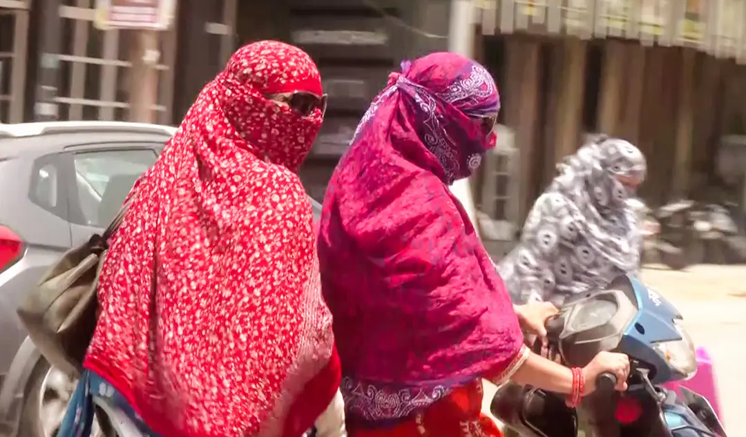 Delhi bakes on season’s hottest day as temperature hits 42.8°C, IMD issues yellow alert