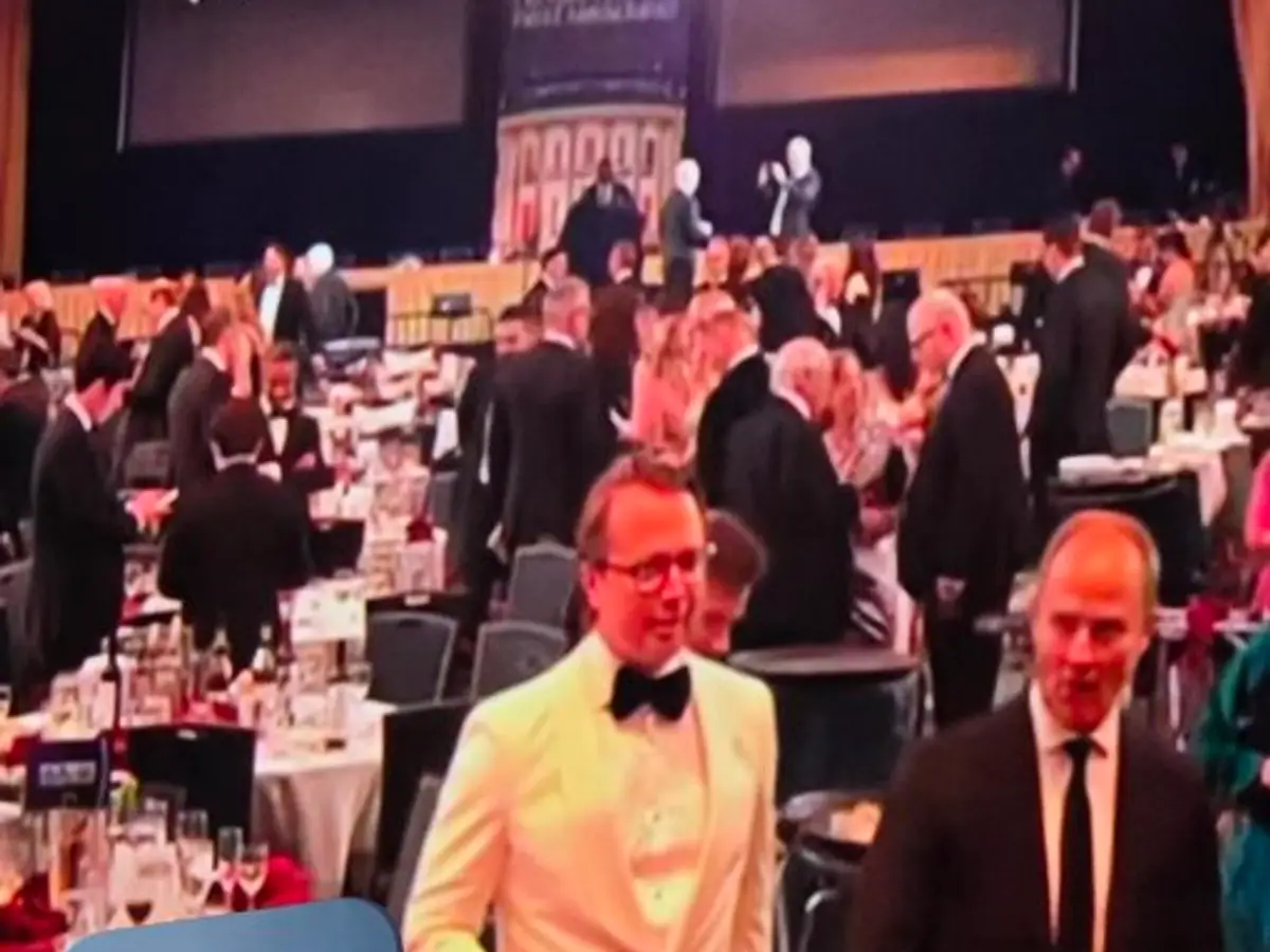 'Great wine heist': Internet reacts after journalists seen fleeing with expensive booze during chaos post WHCD shooting