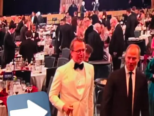 'Great wine heist': Internet reacts after journalists seen fleeing with expensive booze during chaos post WHCD shooting