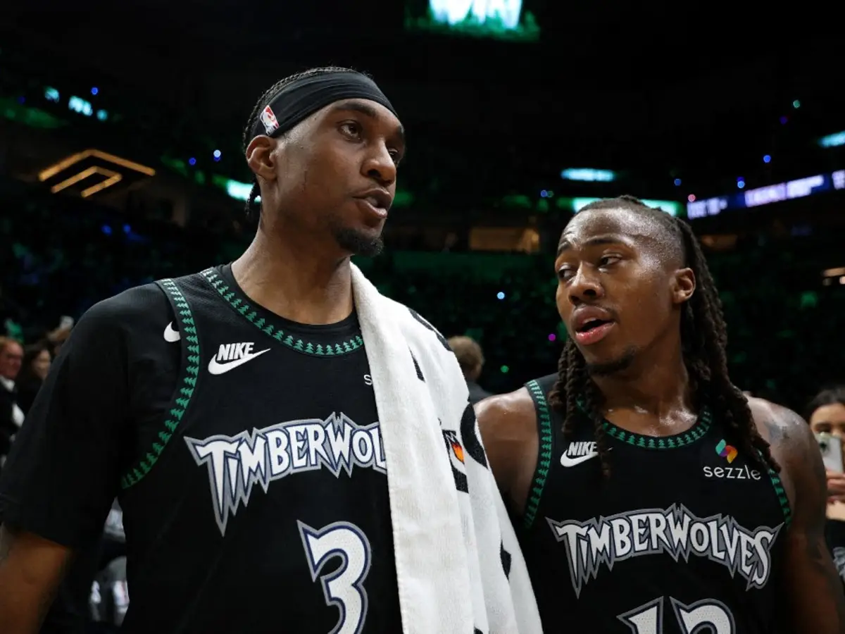 NBA Play-offs | Nuggets' Jokic ejected after shoving Wolves' McDaniels for lay-up - WATCH