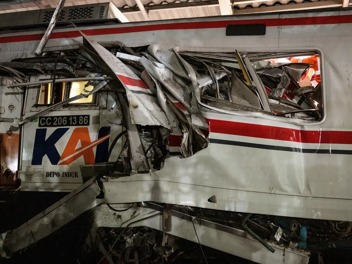 Indonesia: Four killed, dozens injured as two trains collide near Jakarta