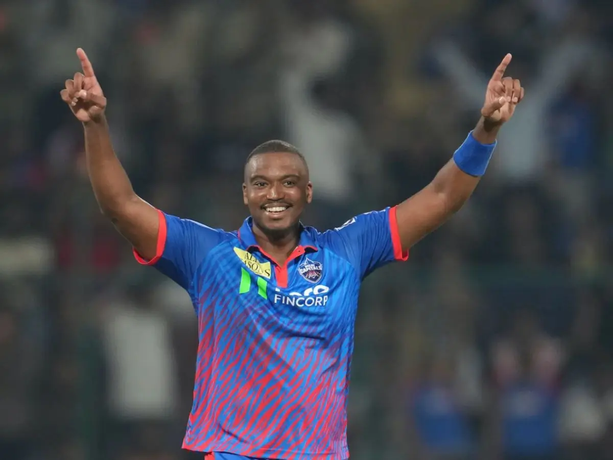 WATCH: Lungi Ngidi all smiles with Delhi teammates after terrifying head injury scare WATCH: Lungi Ngidi all smiles with Delhi teammates after terrifying head injury scare