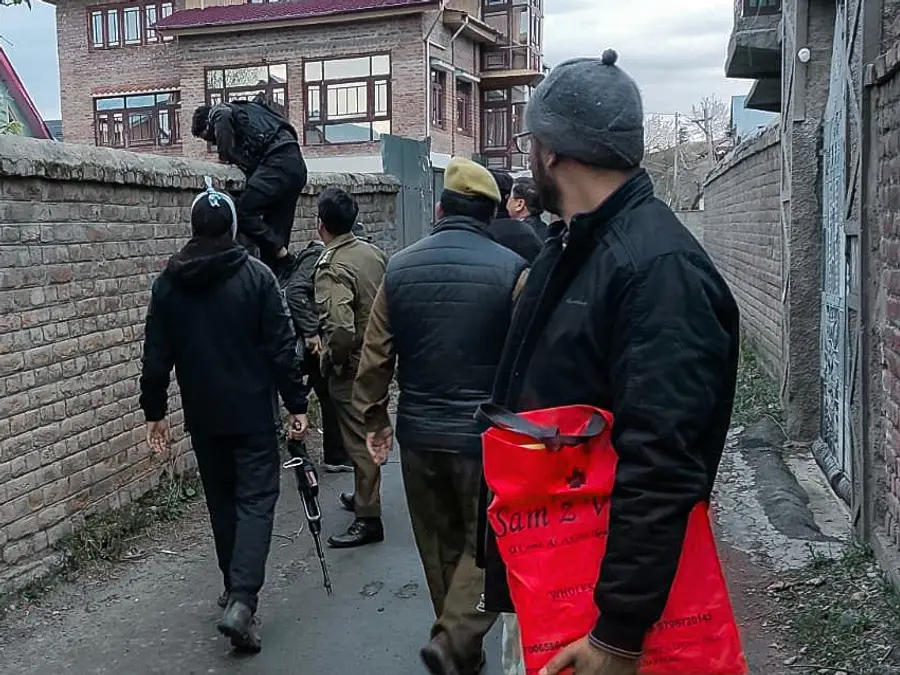 Srinagar Police bust two terror modules, arrest five OGWs including doctor