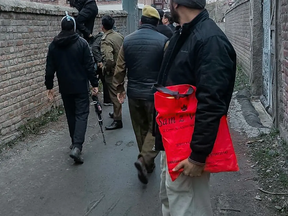 Srinagar Police bust two terror modules, arrest five OGWs including doctor