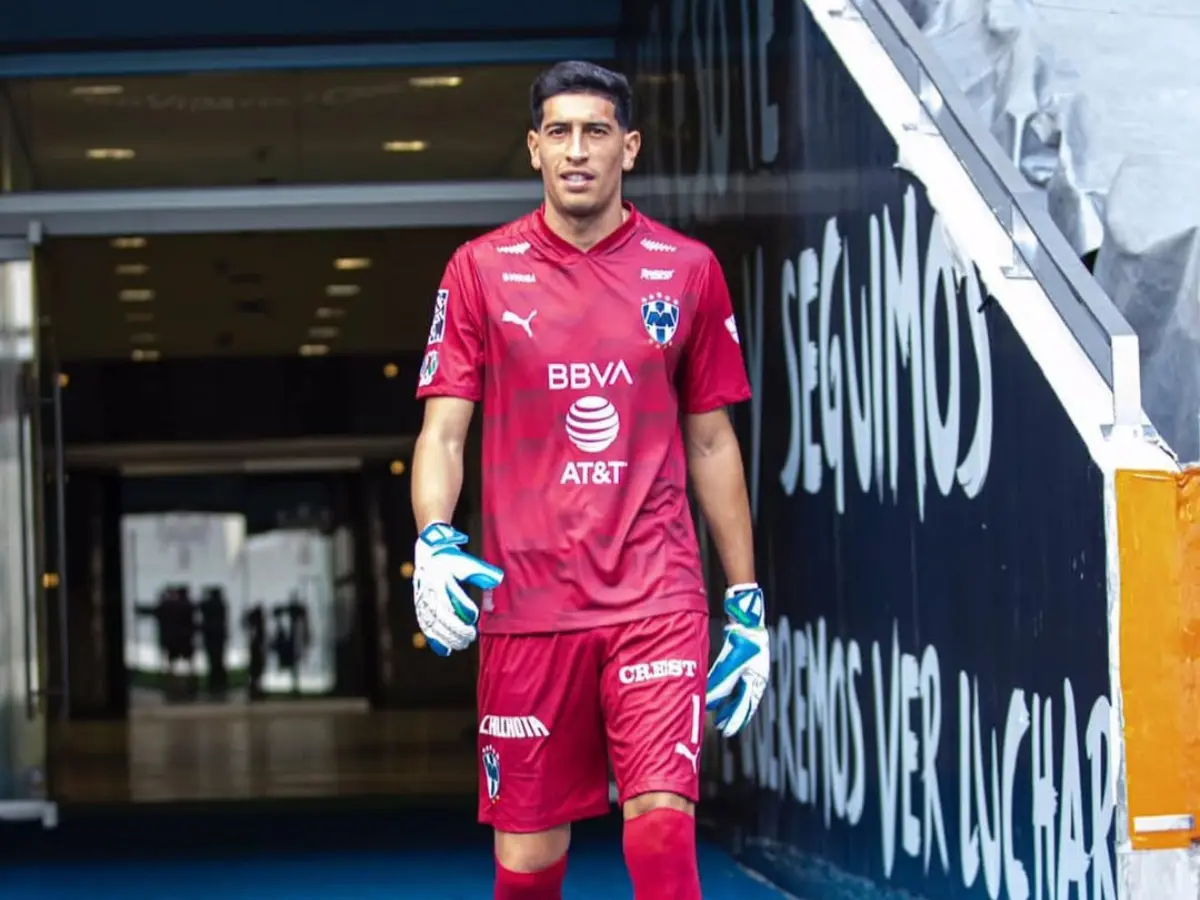 Zaragoza goalkeeper Esteban Andrada banned 13 matches for punching opponent — image 6