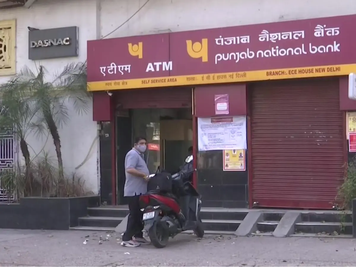 Are banks open on Labour Day?