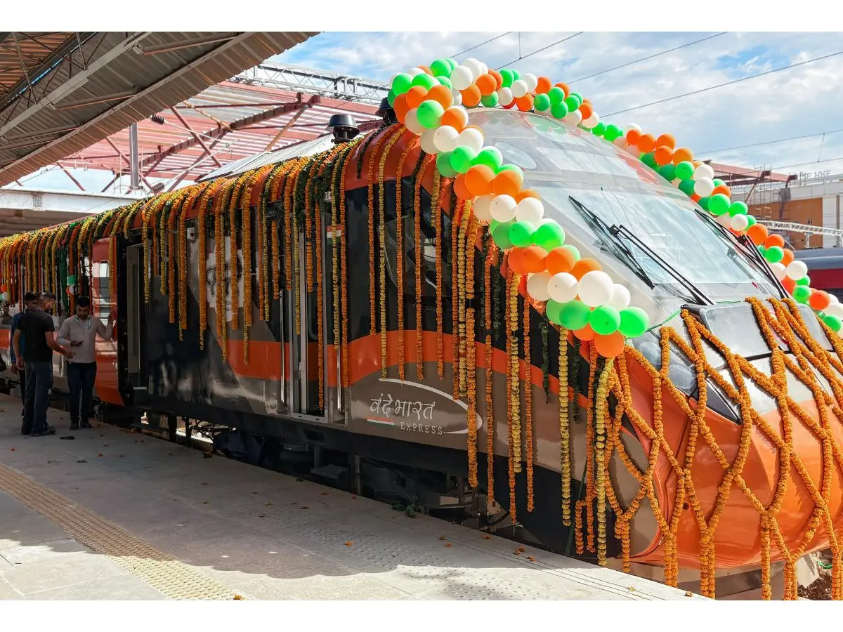 Jammu–Srinagar Vande Bharat flagged off, bringing seamless high-speed connectivity to Kashmir Jammu–Srinagar Vande Bharat flagged off, bringing seamless high-speed connectivity to Kashmir