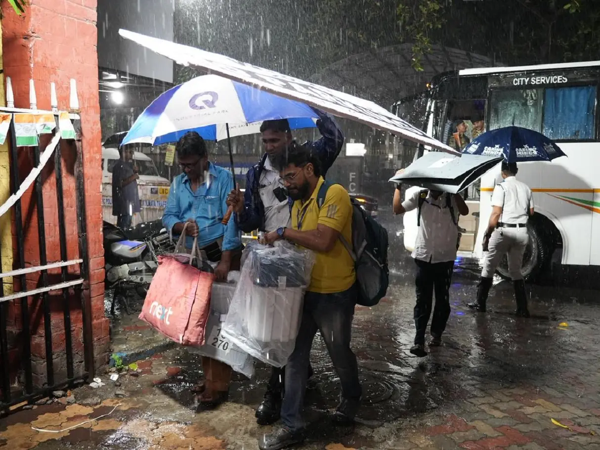 TMC alleges EVM tampering in Kolkata strongroom, shares video; EC rebuts charge TMC alleges EVM tampering in Kolkata strongroom, shares video; EC rebuts charge