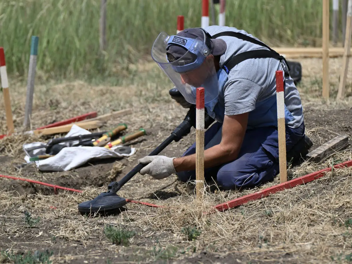 AI, machines and human deminers lead Ukraine’s prolonged battle to clear vast minefields AI, machines and human deminers lead Ukraine’s prolonged battle to clear vast minefields