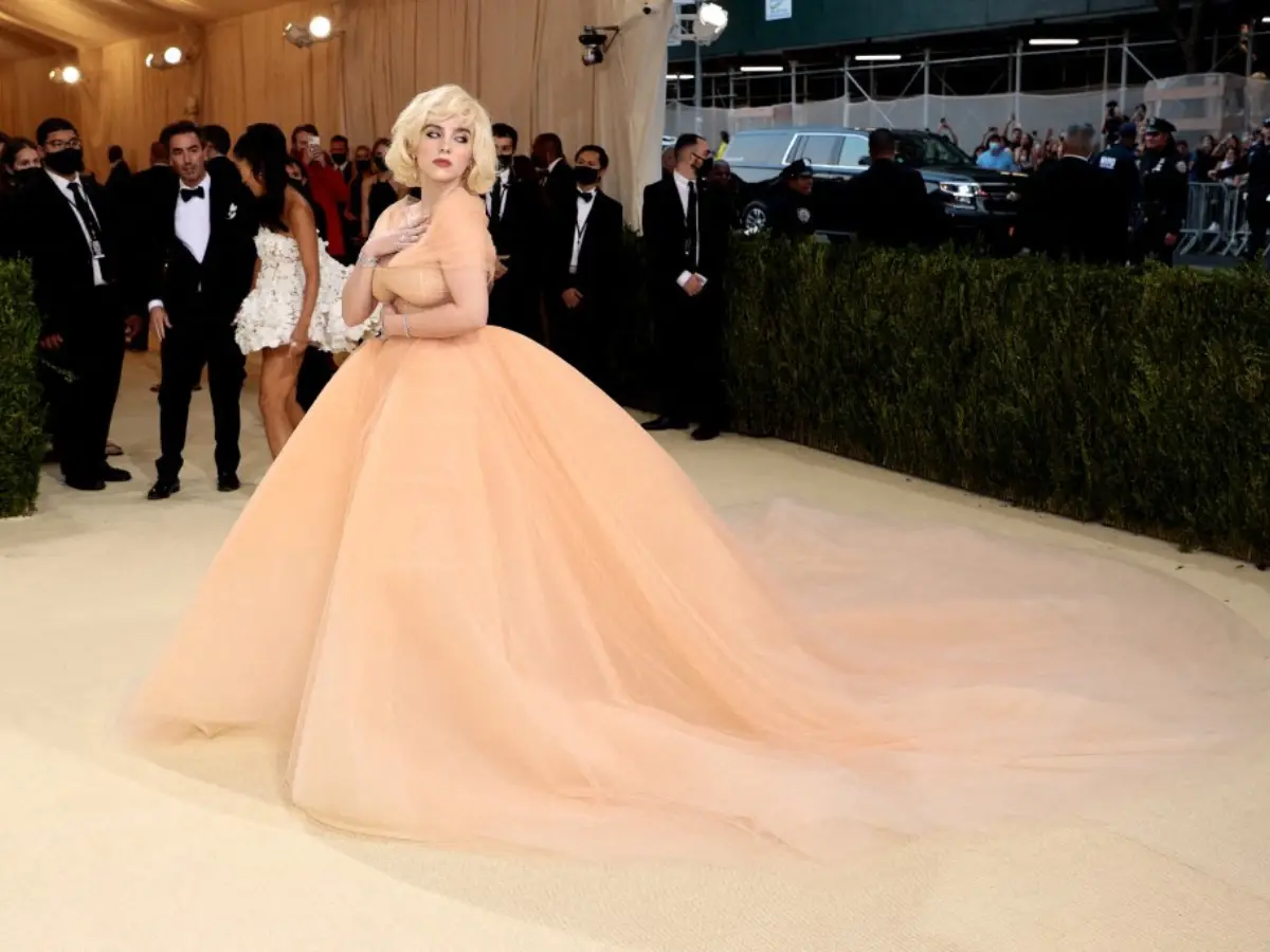 Billie Eilish in Oscar de la Renta (2021)
