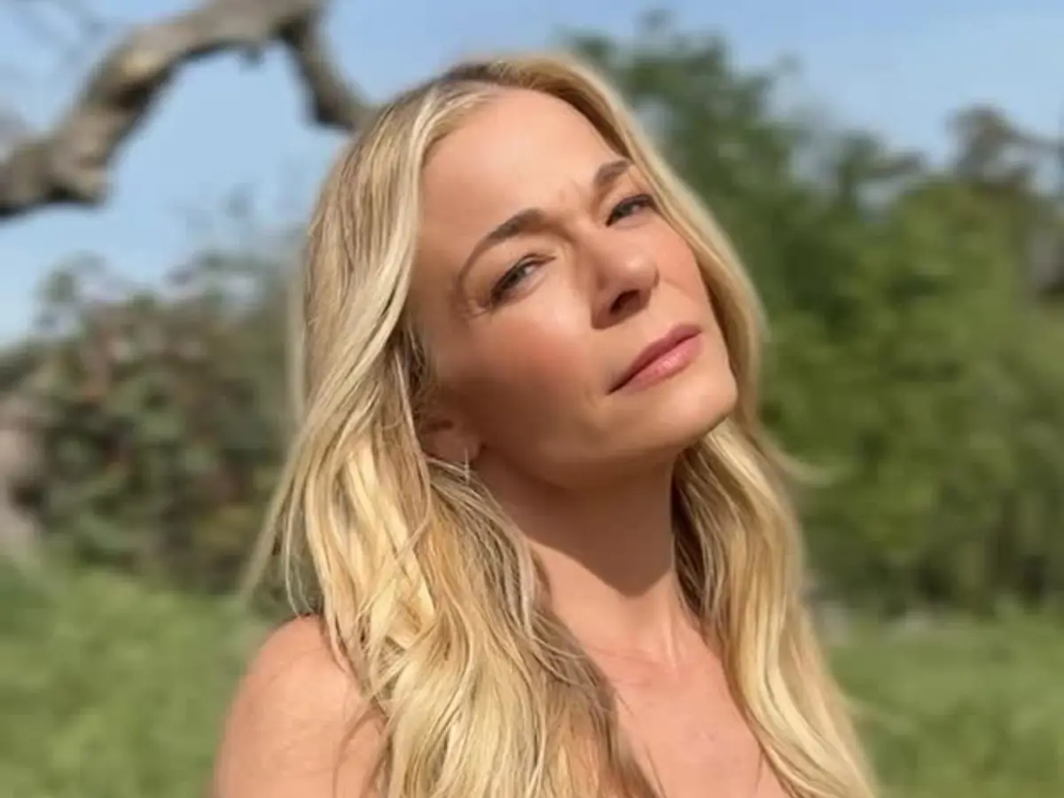 LeAnn Rimes reveals cause of severe illness, reschedules tour dates