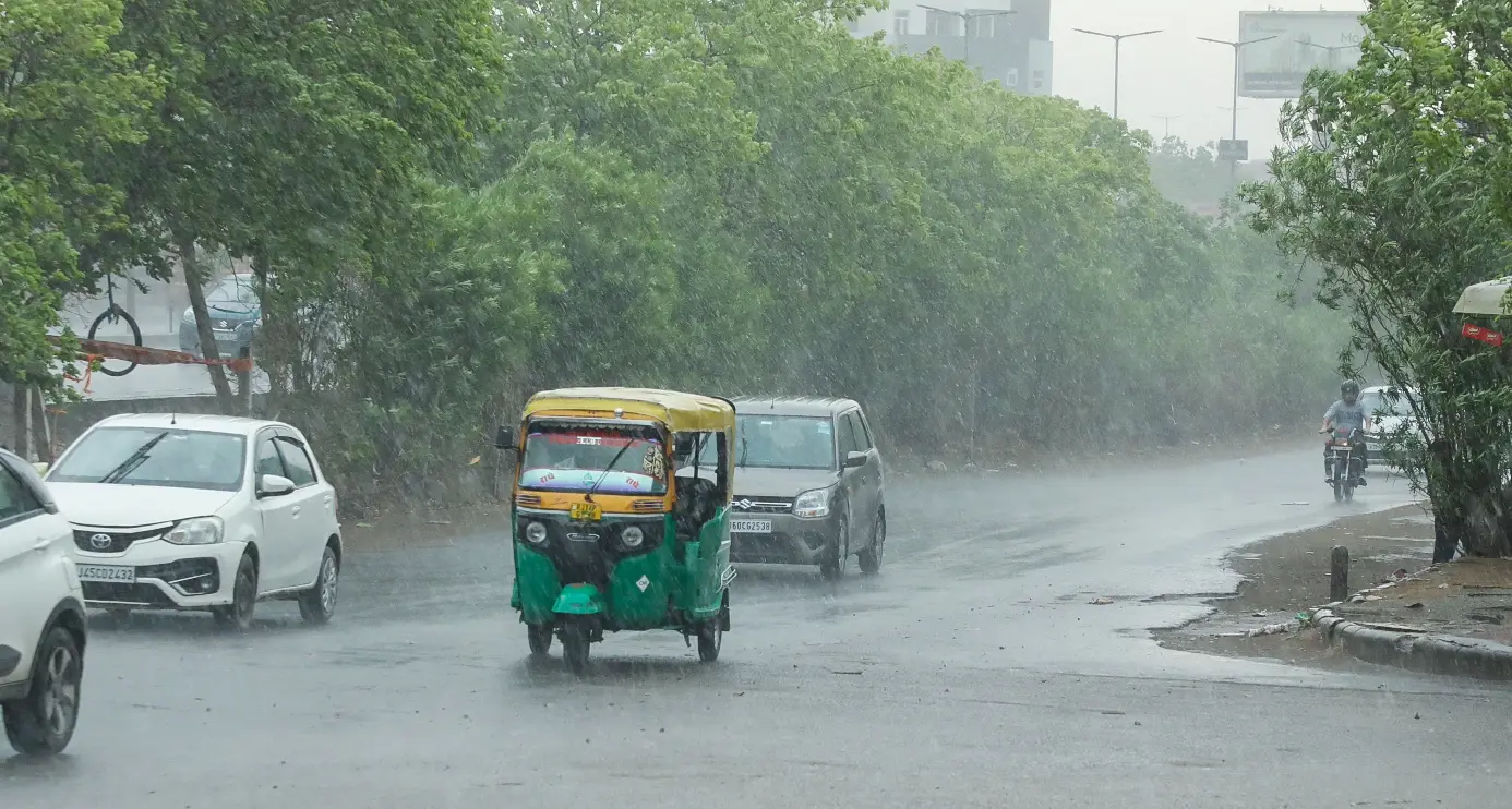 IMD issues nationwide alert: Rain, storms, and strong winds to hit THESE regions - Check details inside