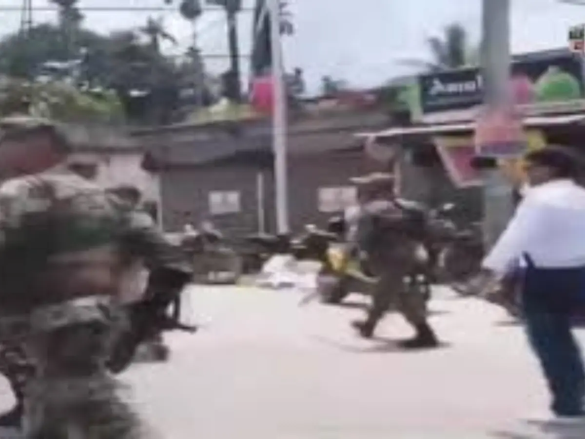 Clashes break out between TMC and BJP amid West Bengal vote-counting: Stone-pelting, vandalism reported Clashes break out between TMC and BJP amid West Bengal vote-counting: Stone-pelting, vandalism reported