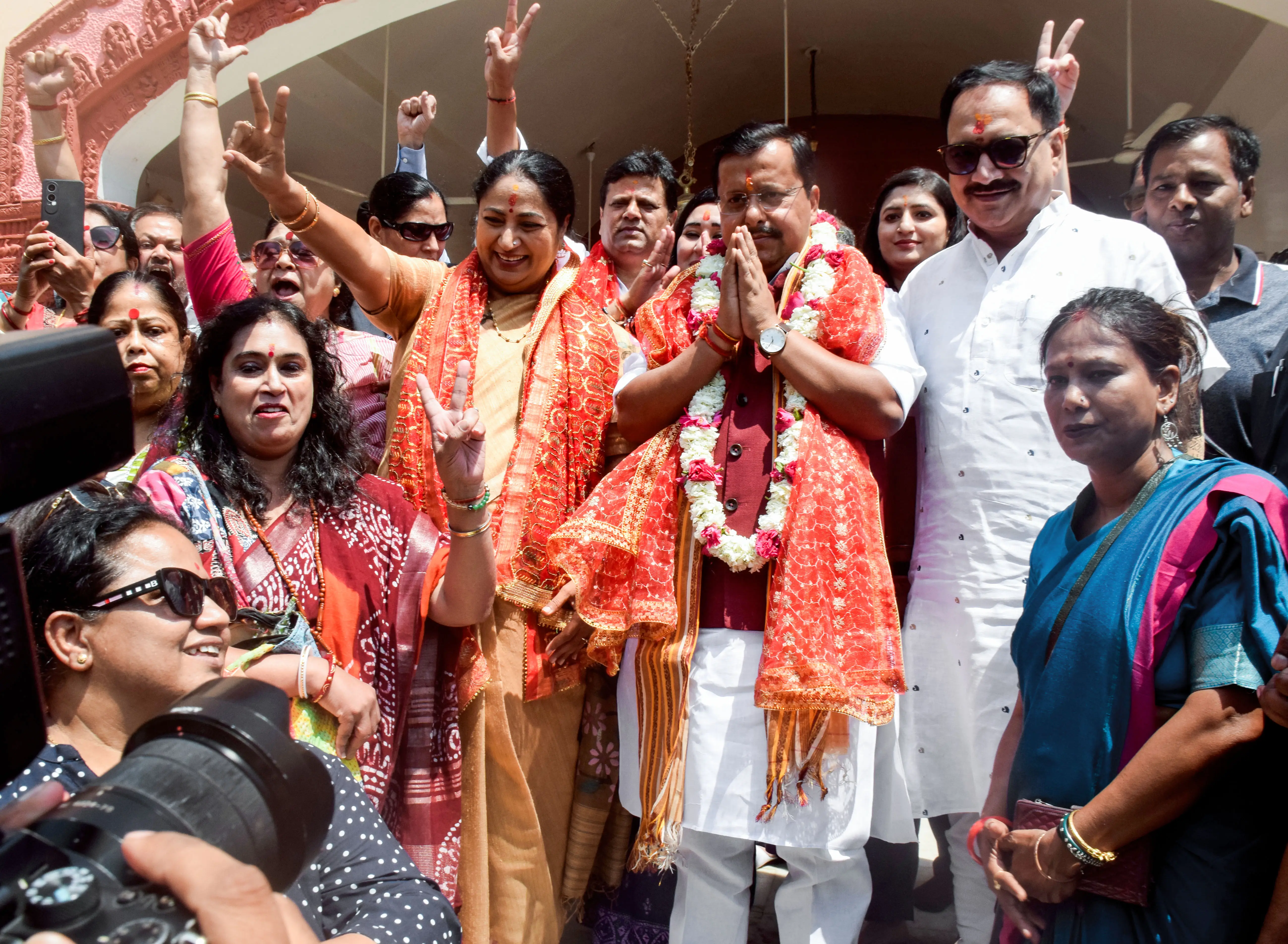 BJP President Nitin Nabin, Delhi CM Rekha Gupta offer prayers after historic Bengal win; oath on May 9