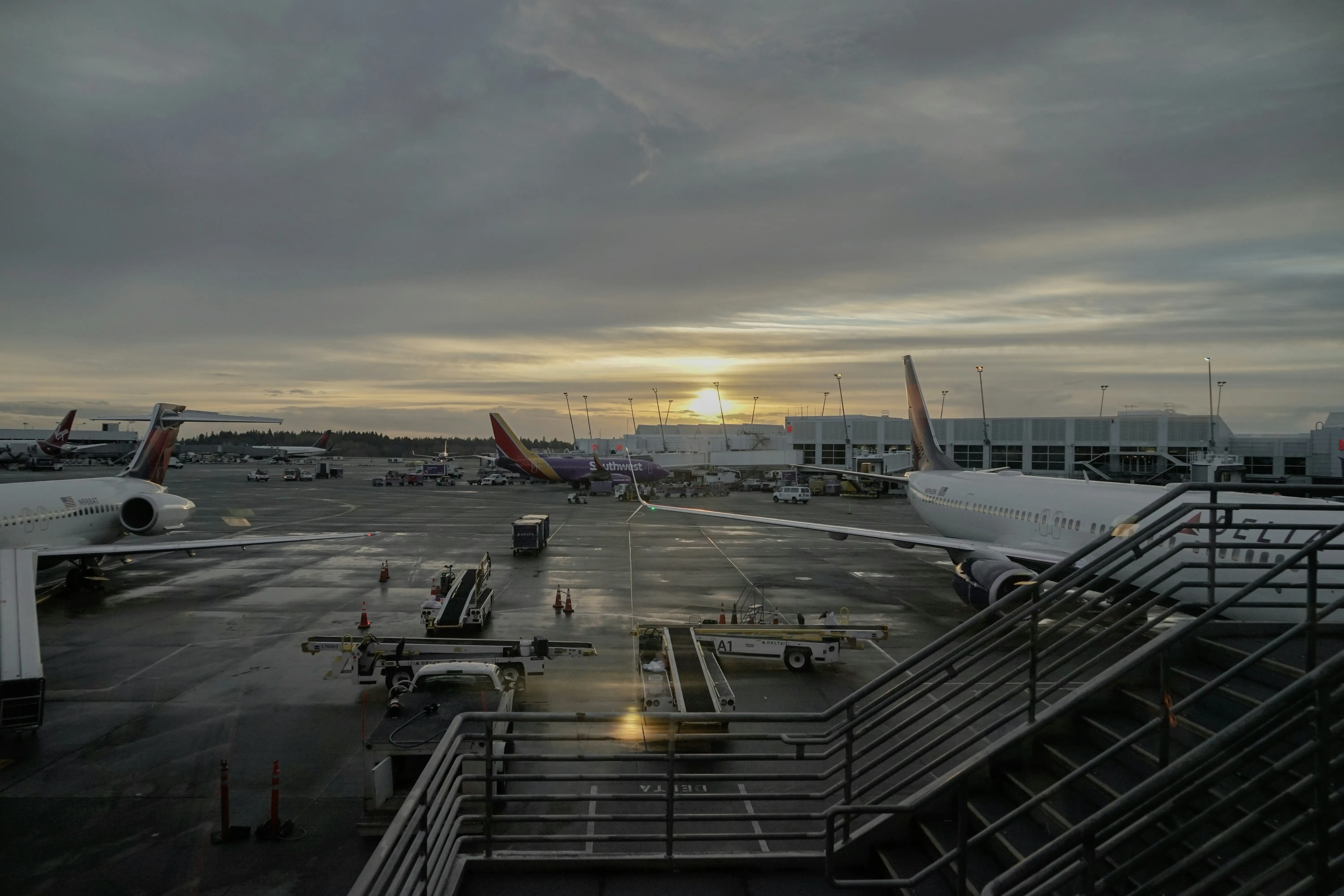 JFK close call: Plane flies just 500 feet above Delta aircraft as both try to land