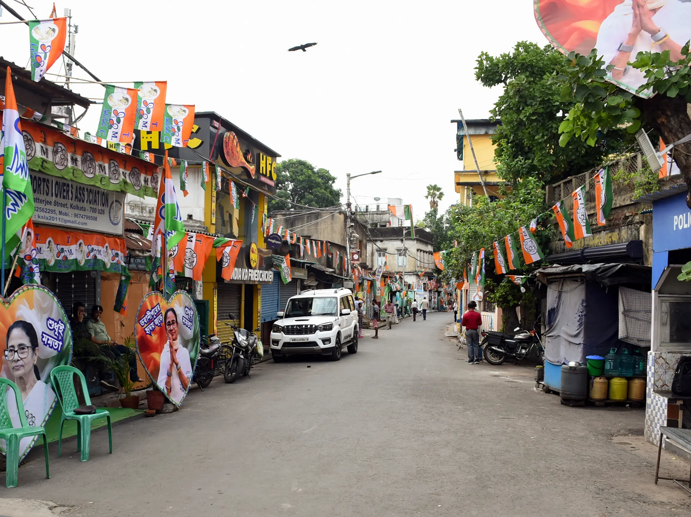 Post-poll violence grips West Bengal: Miscreants open fire on police as TMC-BJP clashes claim four lives Post-poll violence grips West Bengal: Miscreants open fire on police as TMC-BJP clashes claim four lives