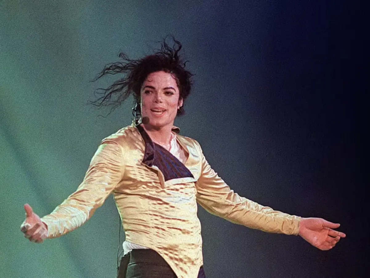 Michael Jackson returns to top on global streaming charts 17 years ...