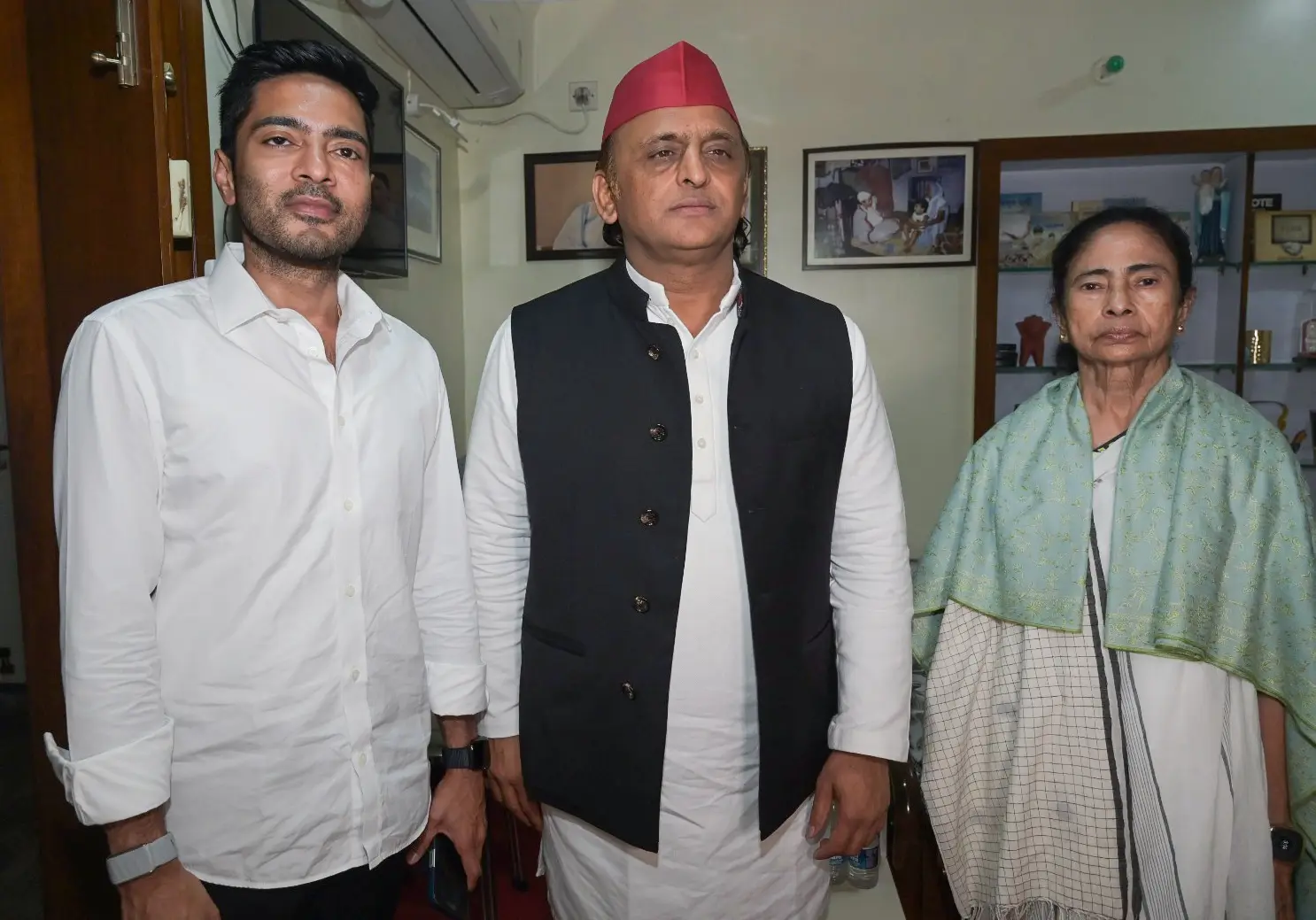 ‘You have not lost, Didi’: Akhilesh Yadav meets Mamata Banerjee, backs her poll rigging allegations after Bengal setback