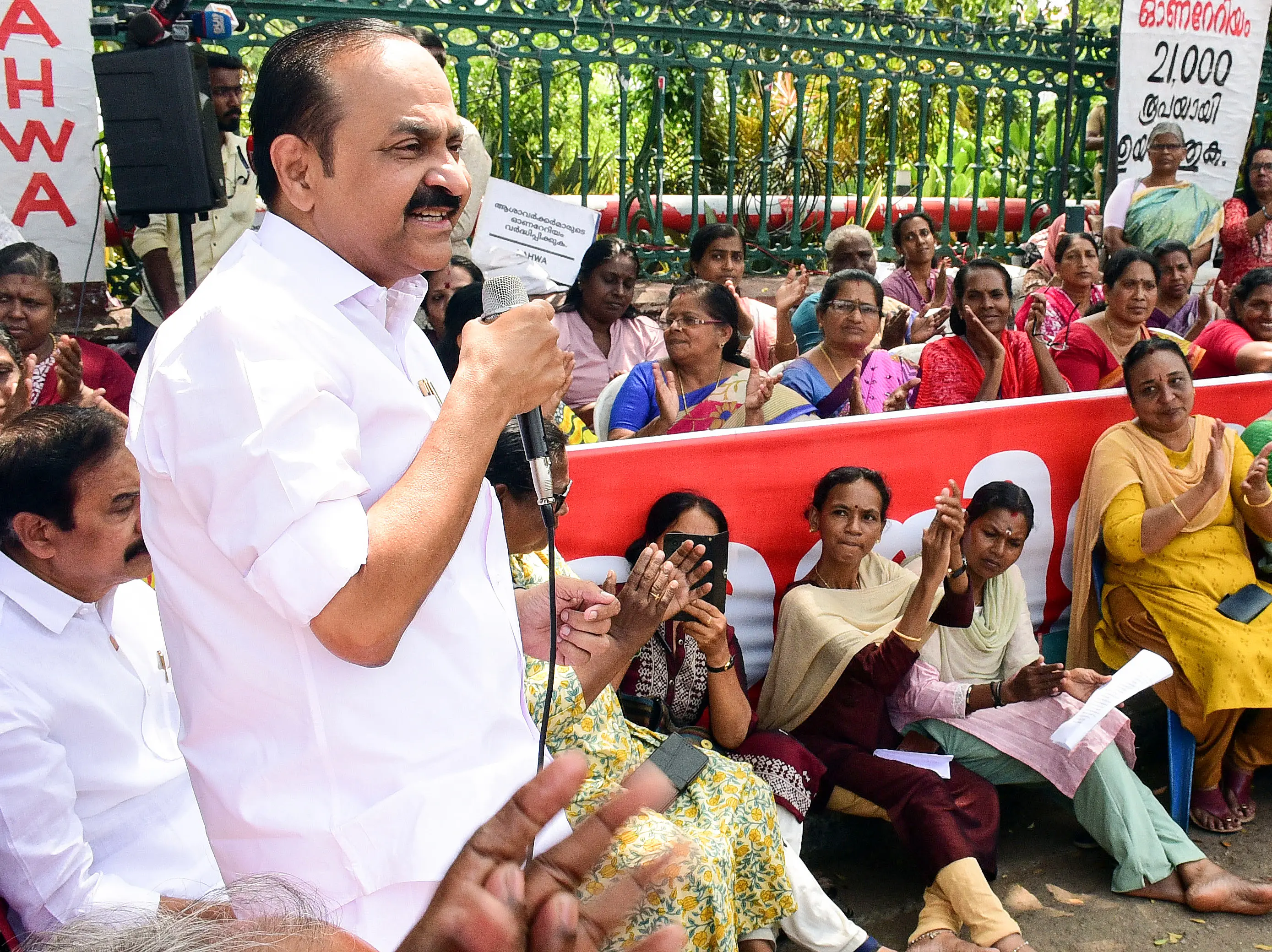 Kerala CM race intensifies as VD Satheesan supporters launch street march